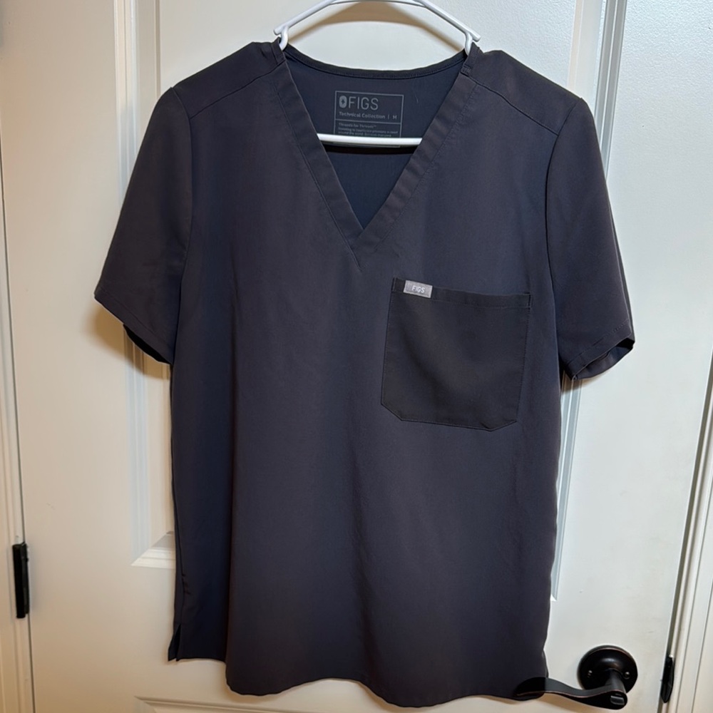 Figs Charcoal Catarina scrub top with two tone pocket
